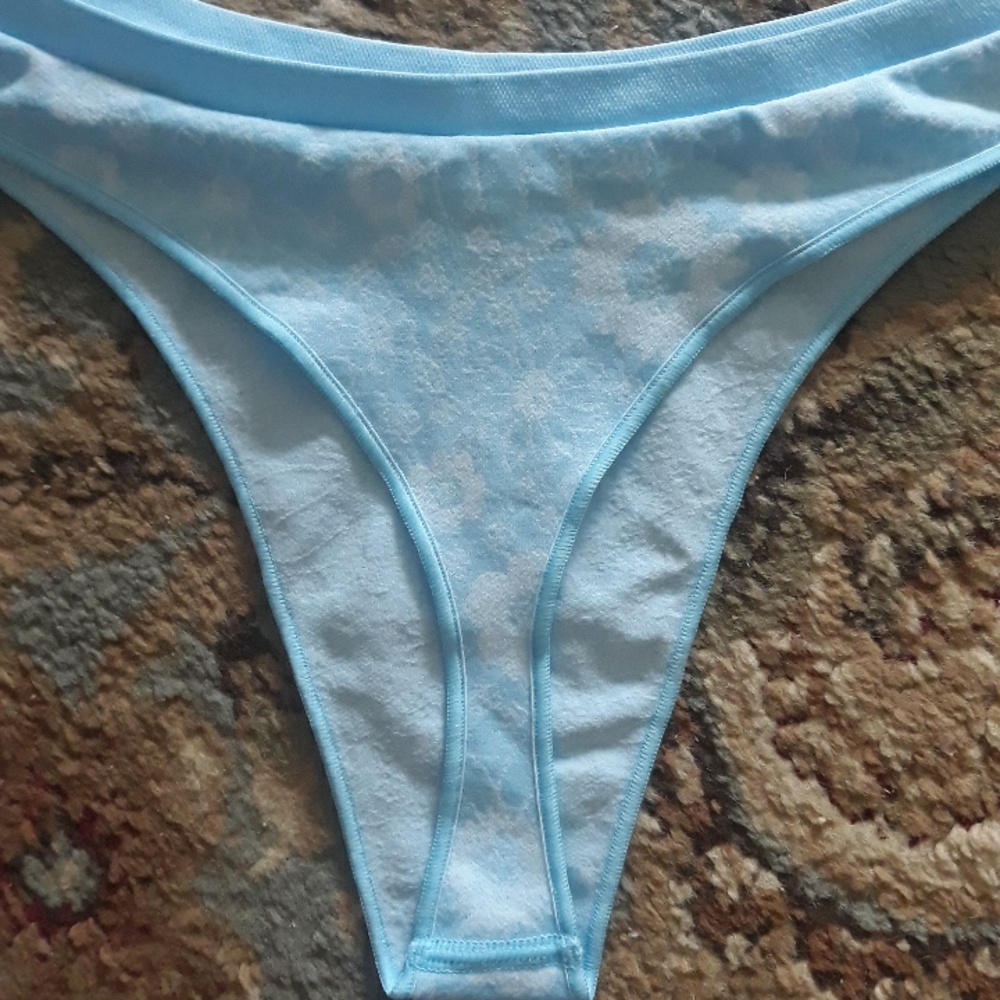 Pink VS thong - Picture 11 of 14